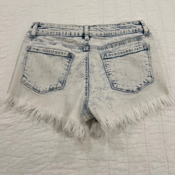 Altar'd State Denim Cloud Wash Distressed Frayed Hem Shorts--Size 28 - Picture 10 of 14